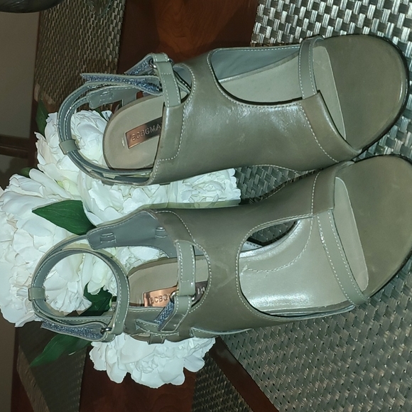 BCBGMaxAzria Platform Opentoe Sandal Sz 8 - Picture 2 of 12